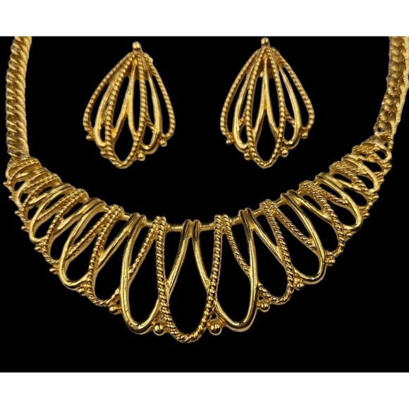 Vintage Avon Gilded Mesh Gold Tone Open Work Choker Necklace & Pierced Earrings - Picture 2 of 3